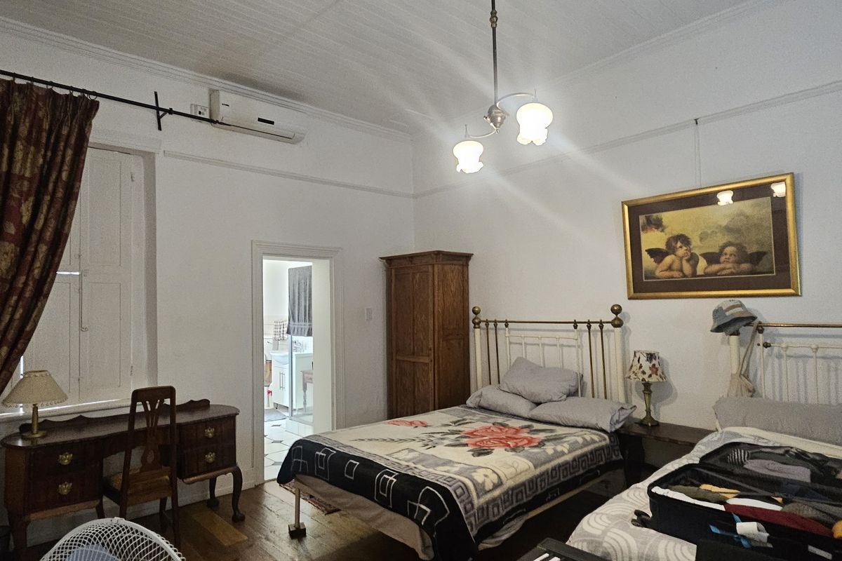 Room share in all girls digs - Photo 3