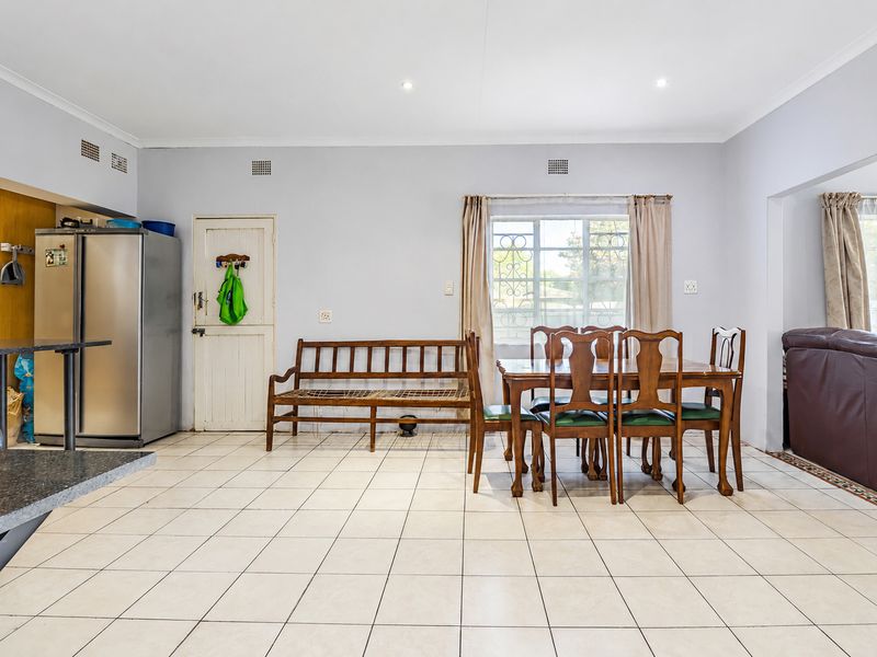6 Bedroom Investment Property for sale in Lyttelton Manor (including 3 flatlets) - Photo 10