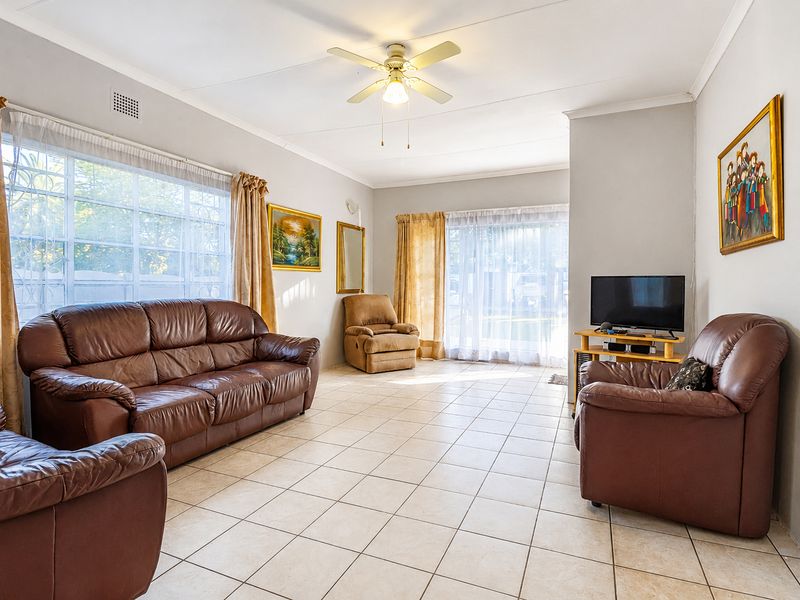 6 Bedroom Investment Property for sale in Lyttelton Manor (including 3 flatlets) - Photo 8