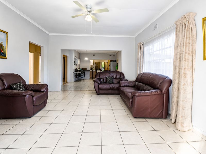 6 Bedroom Investment Property for sale in Lyttelton Manor (including 3 flatlets) - Photo 7