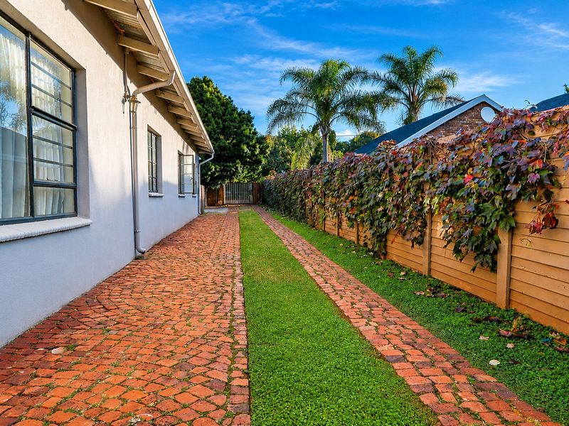 6 Bedroom Investment Property for sale in Lyttelton Manor (including 3 flatlets) - Photo 2