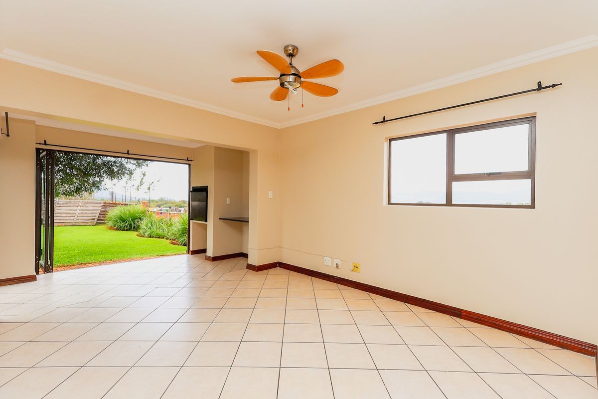 Modern Ground-Floor 2 Bedroom Apartment with Enclosed Braai Area. - Photo 3