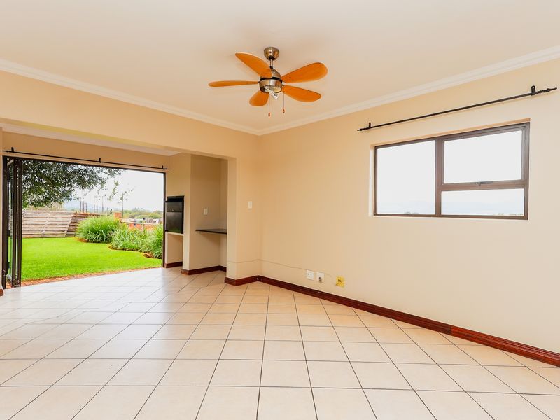 Modern Ground-Floor 2 Bedroom Apartment with Enclosed Braai Area. - Photo 3