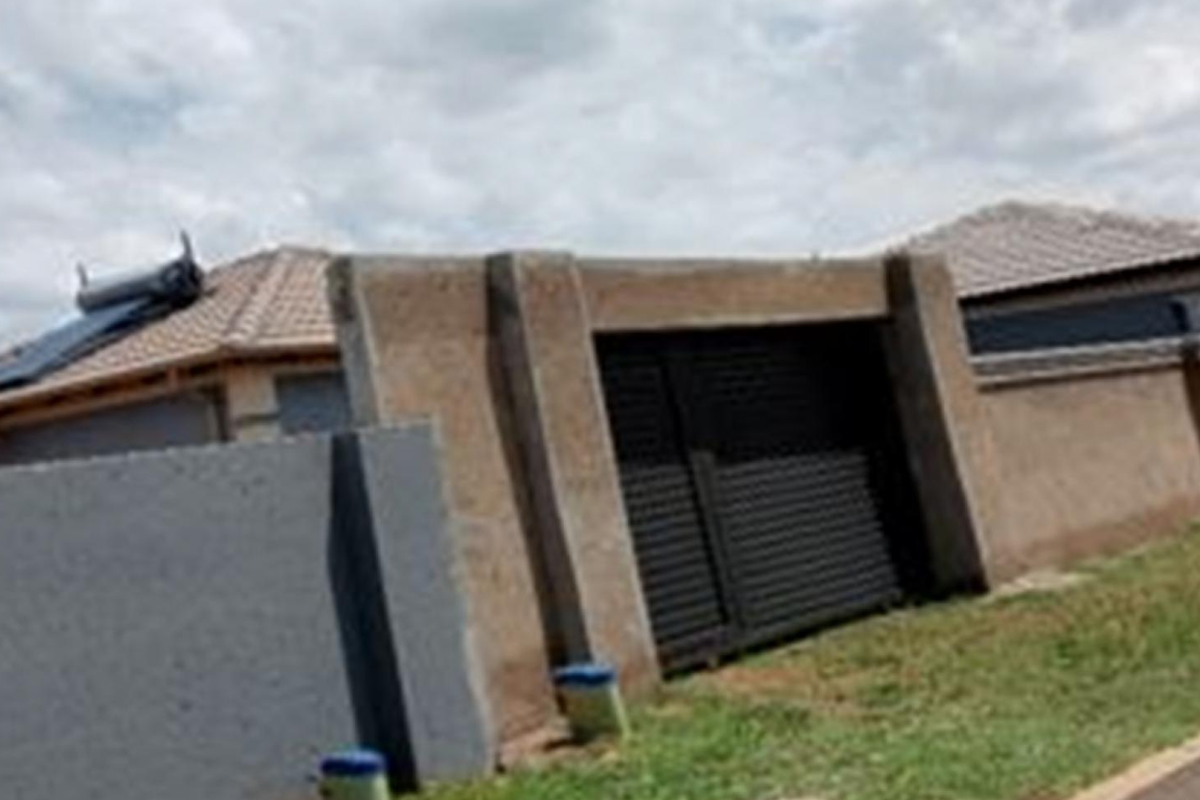 Pre-Hammer SALE– SECURE this property before auction through a normal Offer to Purchase - Photo 4