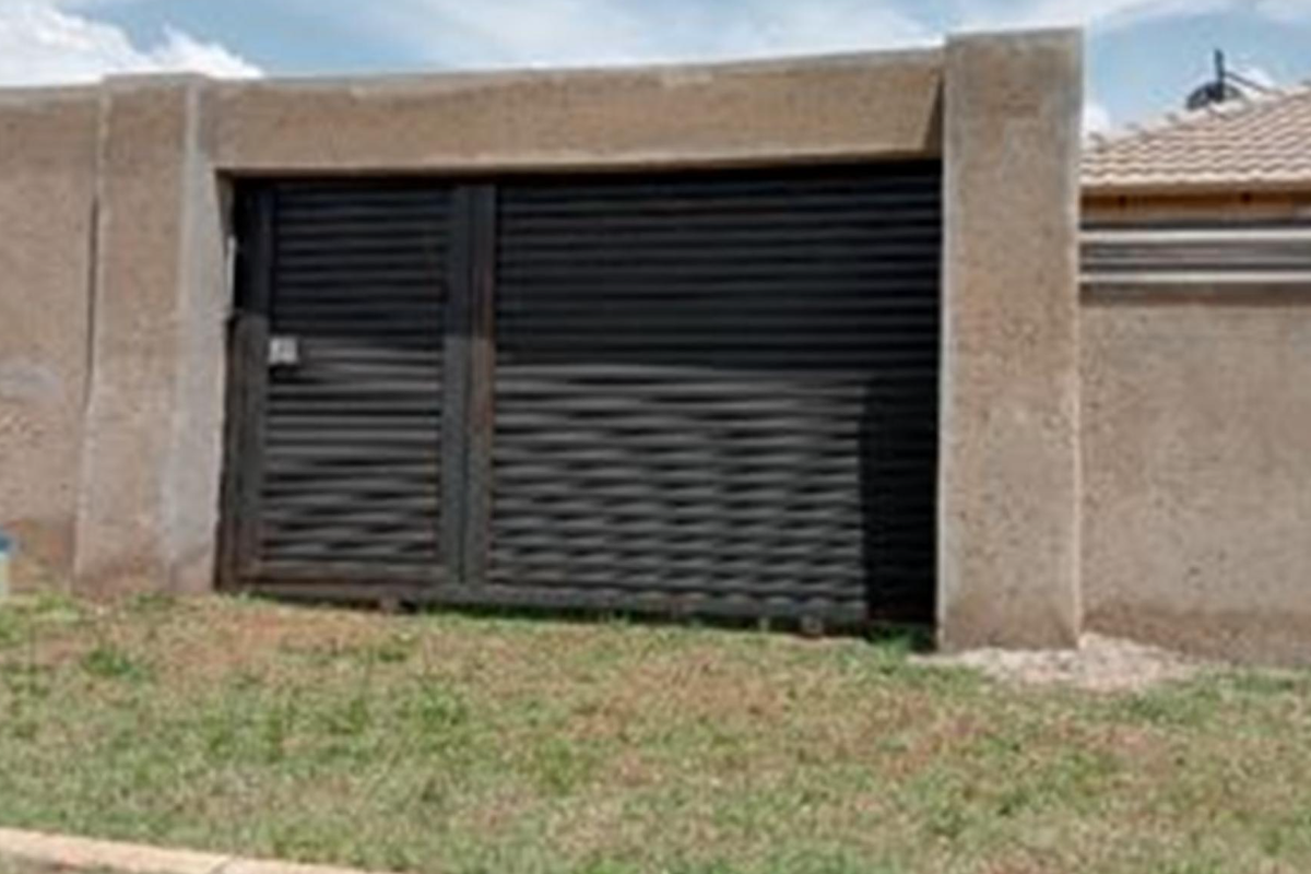 Pre-Hammer SALE– SECURE this property before auction through a normal Offer to Purchase - Photo 3