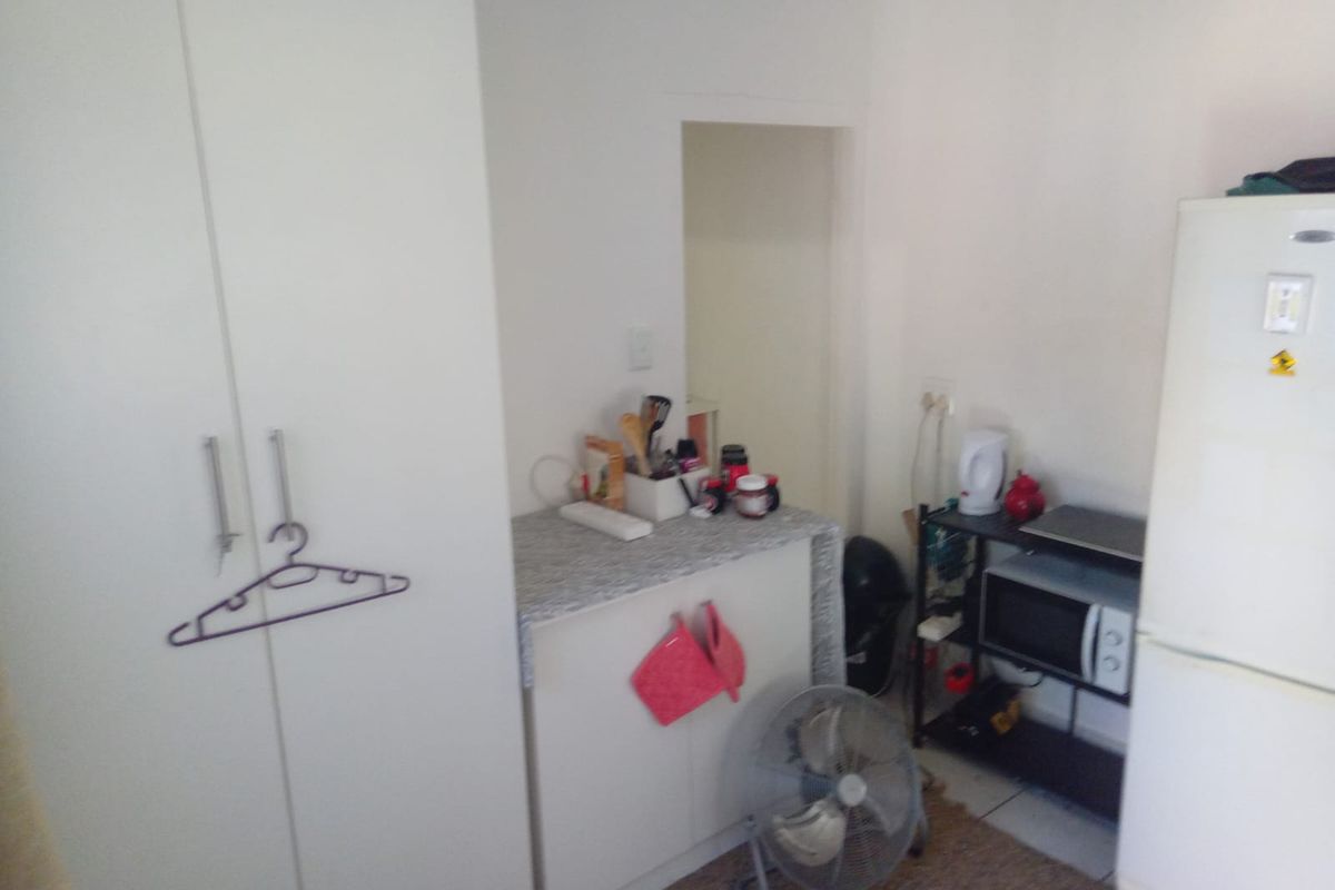 Room with own bathroom in a beautiful garden. - Photo 2
