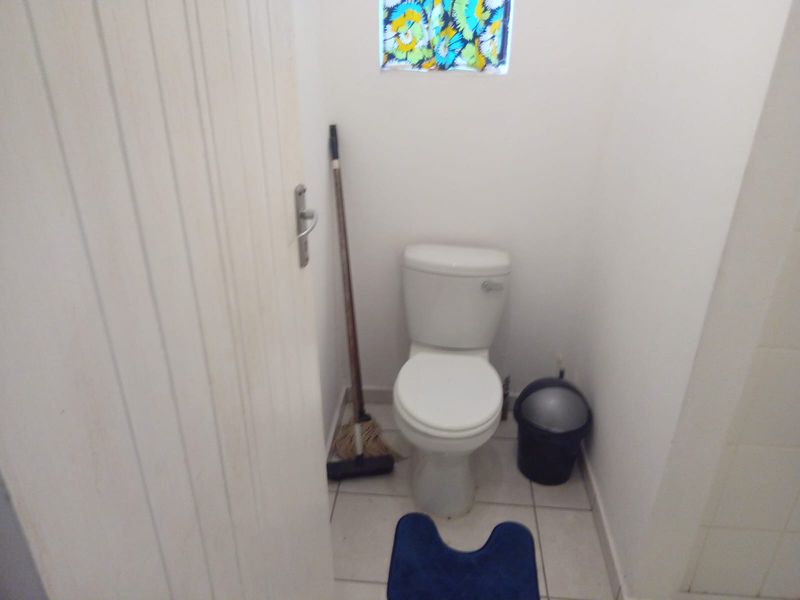 Room with own bathroom in a beautiful garden. - Photo 7