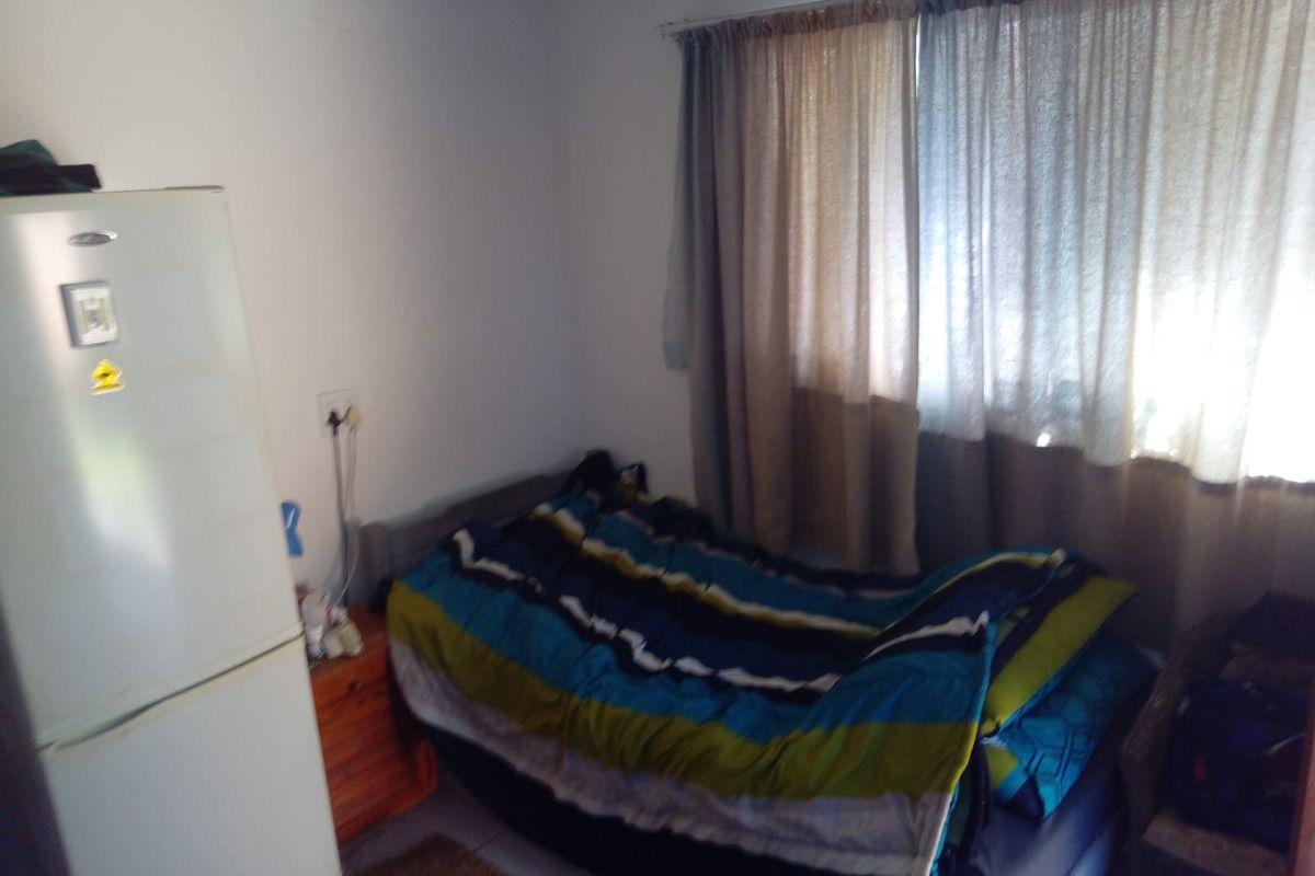Room with own bathroom in a beautiful garden. - Photo 5
