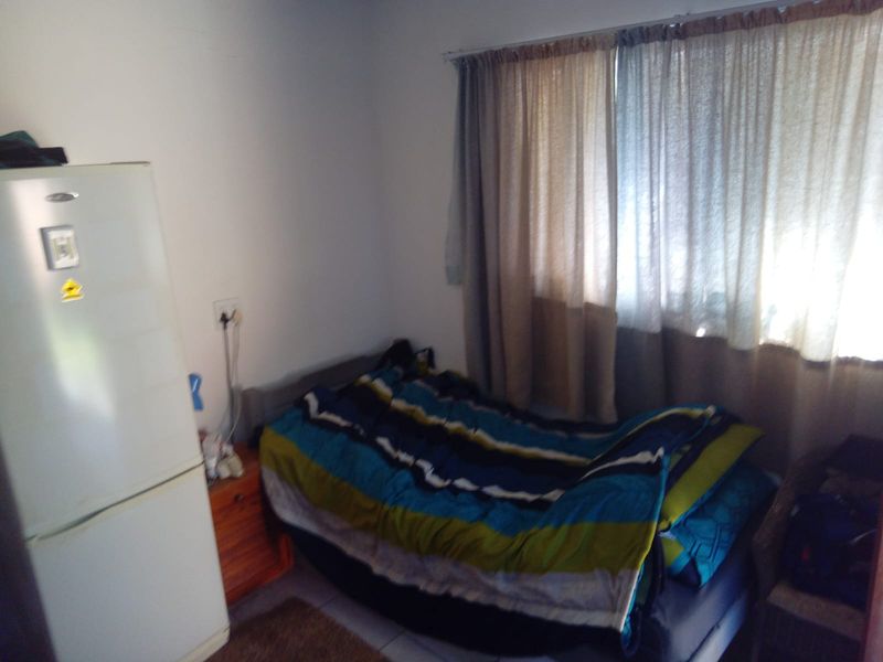 Room with own bathroom in a beautiful garden. - Photo 5