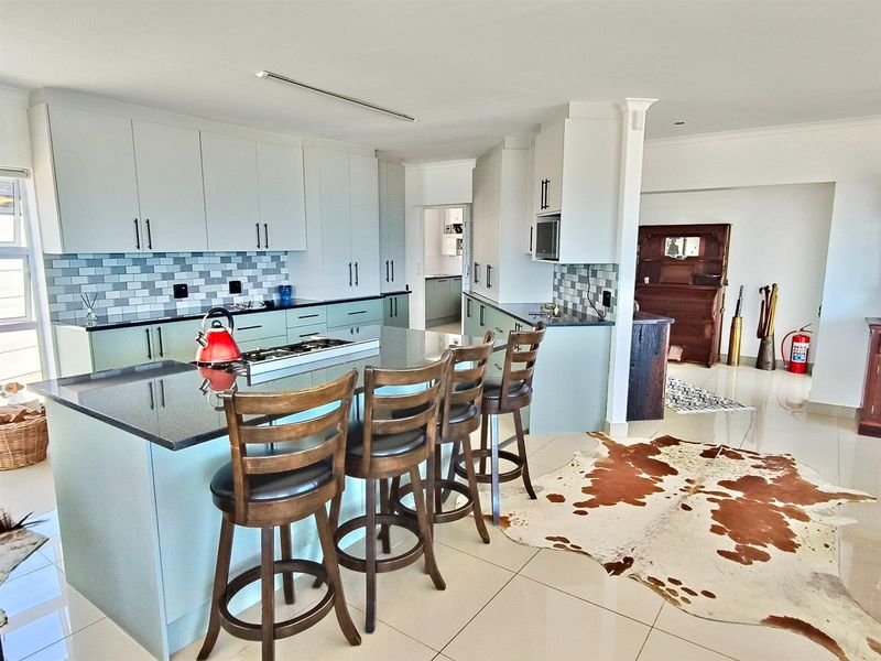 Modern coastal retreat with panoramic ocean views - Photo 8