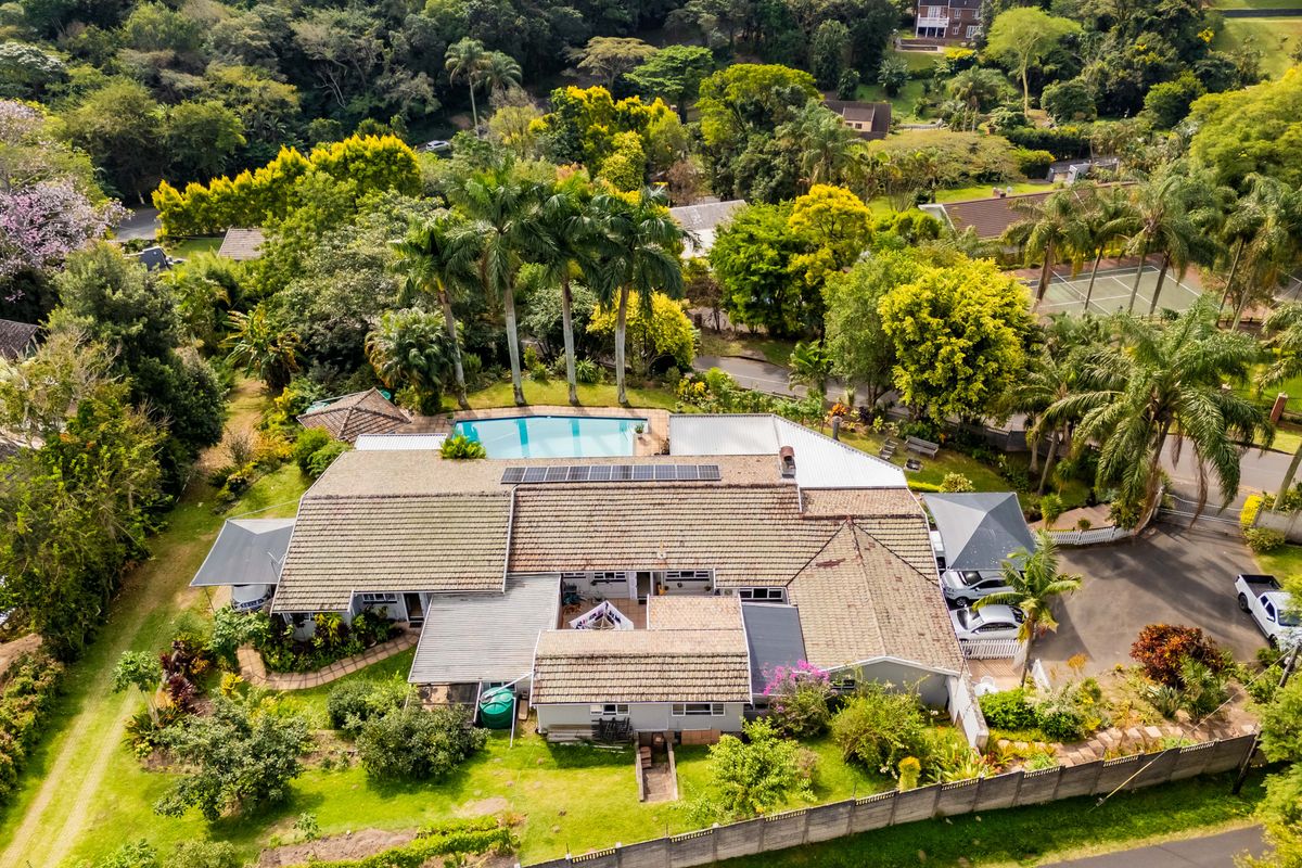Cowies Hill Estate Entertainer’s Dream. Multi-Gen Living. Dual Access and Energy Efficient! - Photo 4