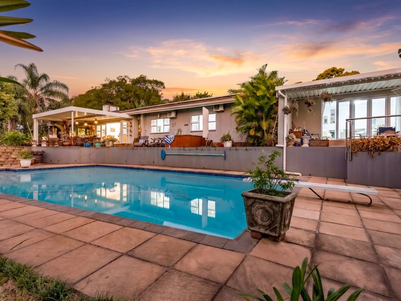 Cowies Hill Estate Entertainer’s Dream. Multi-Gen Living. Dual Access and Energy Efficient! - Photo 2