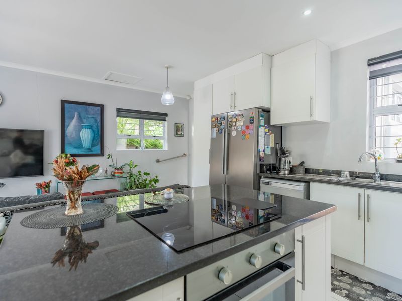 Cowies Hill Estate Entertainer’s Dream. Multi-Gen Living. Dual Access and Energy Efficient! - Photo 9