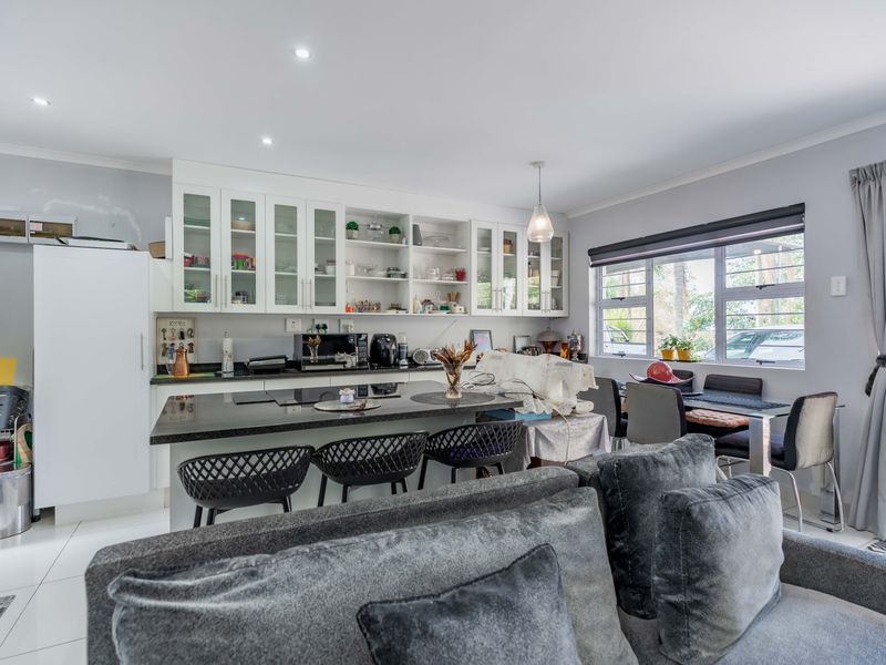 Cowies Hill Estate Entertainer’s Dream. Multi-Gen Living. Dual Access and Energy Efficient! - Photo 8