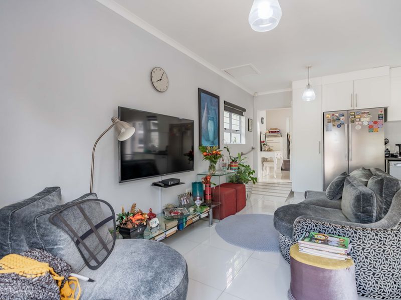 Cowies Hill Estate Entertainer’s Dream. Multi-Gen Living. Dual Access and Energy Efficient! - Photo 7