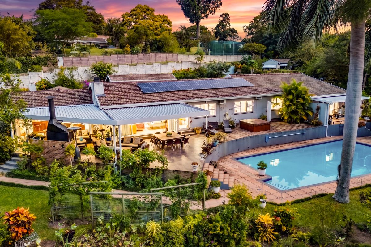 Cowies Hill Estate Entertainer’s Dream. Multi-Gen Living. Dual Access and Energy Efficient! - Photo 3