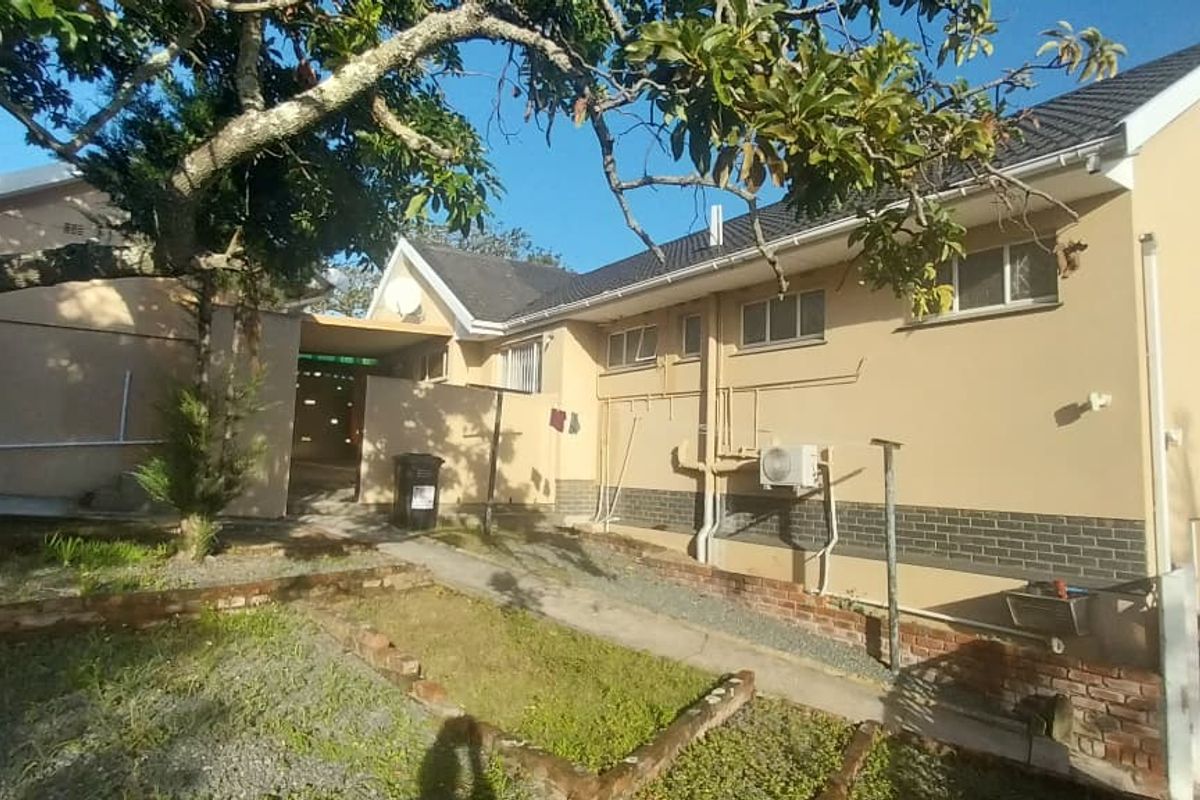 4 Bedroom family home with a seperate one bedroom flatet and swimming pool - Photo 4