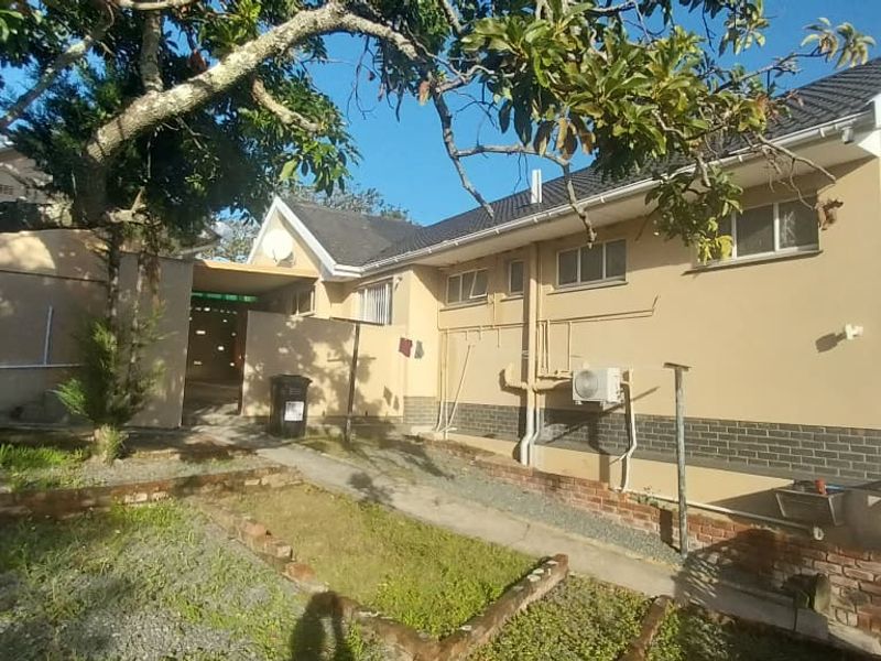 4 Bedroom family home with a seperate one bedroom flatet and swimming pool - Photo 4