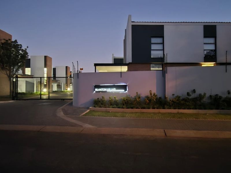 A statement in modern luxury - where space, style, and living come together - Photo 8