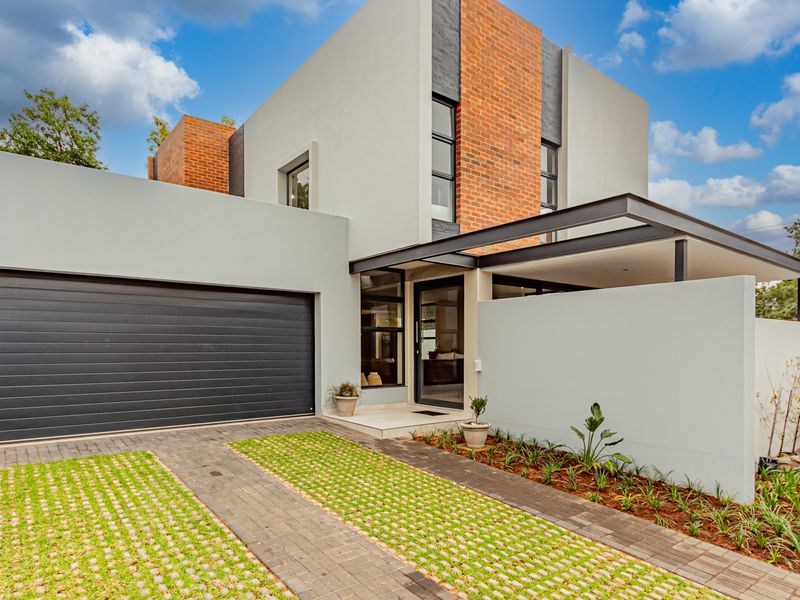 A statement in modern luxury - where space, style, and living come together - Photo 1