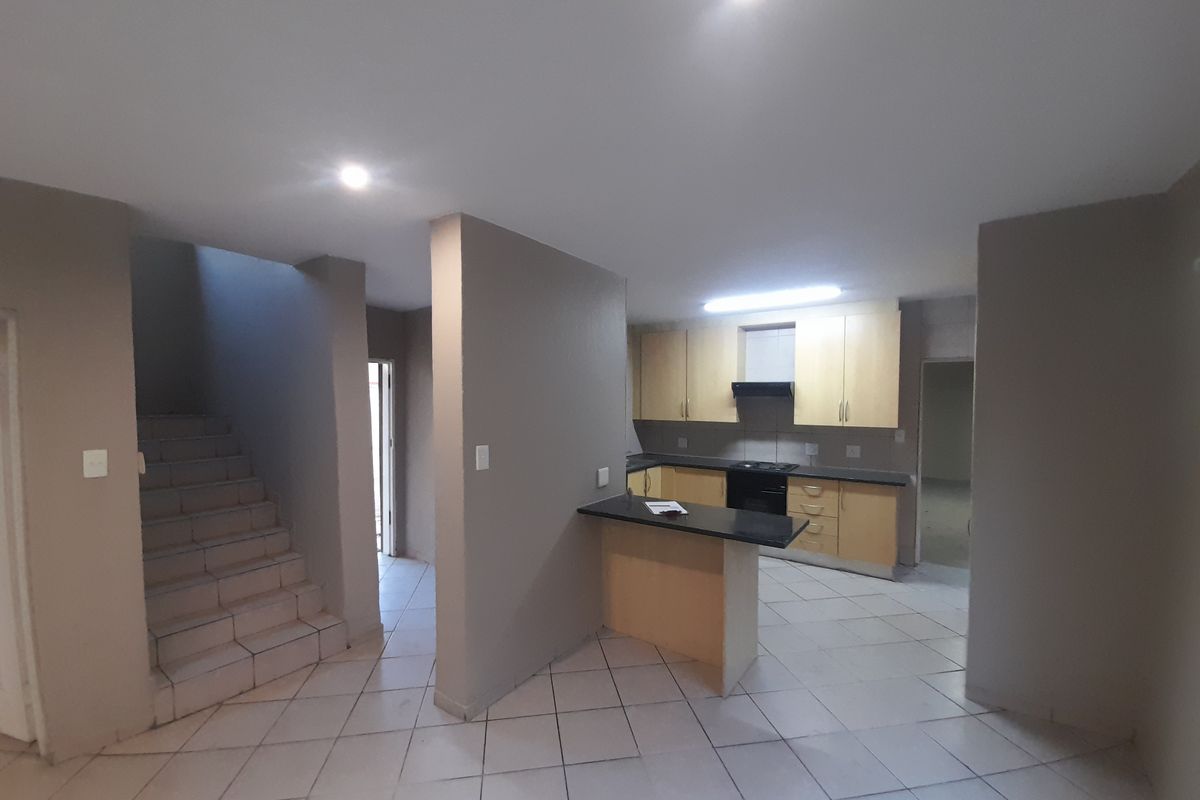 Duplex Townhouse @ R13,250 - Photo 3