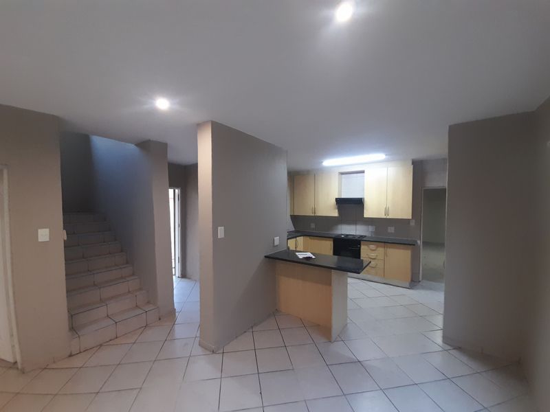 Duplex Townhouse @ R13,250 - Photo 3