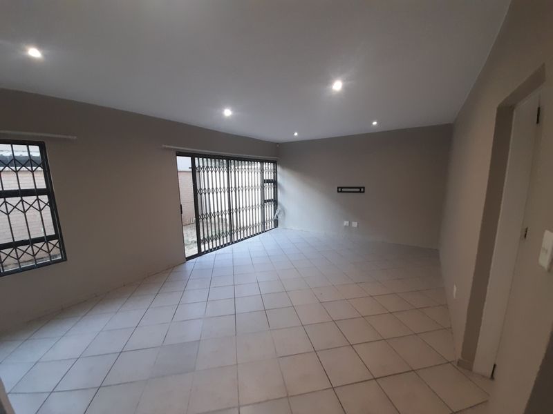 Duplex Townhouse @ R13,250 - Photo 2
