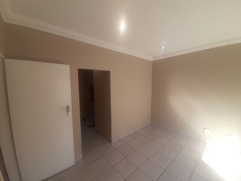 Duplex Townhouse @ R13,250 - Photo 10