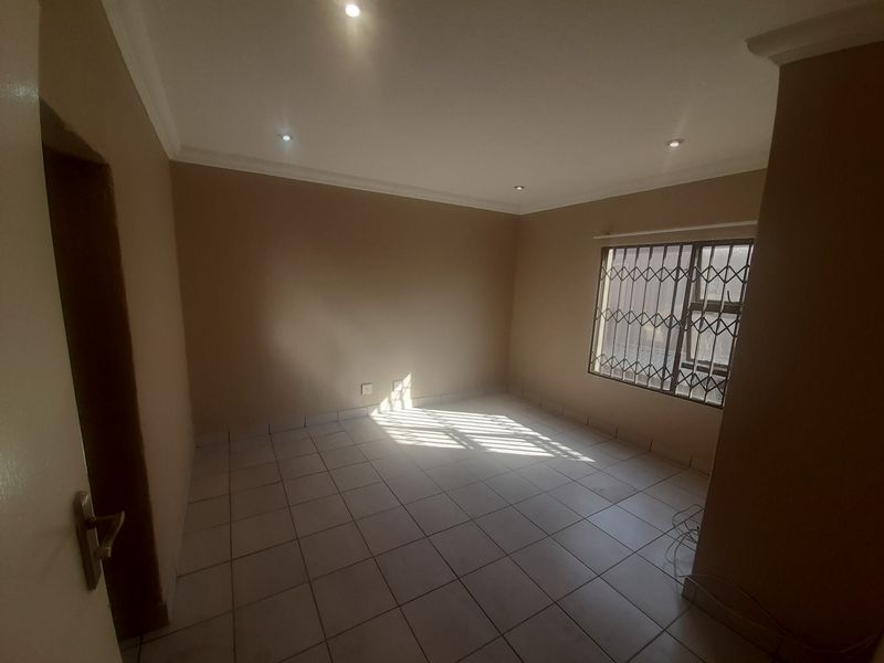 Duplex Townhouse @ R13,250 - Photo 9