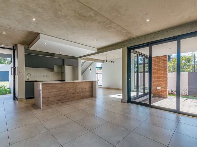Where executive elegance meets effortless living in the heart of Lynnwood Glen - Photo 4