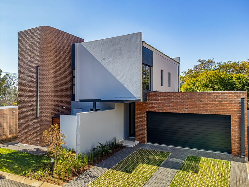 Where executive elegance meets effortless living in the heart of Lynnwood Glen - Photo 2