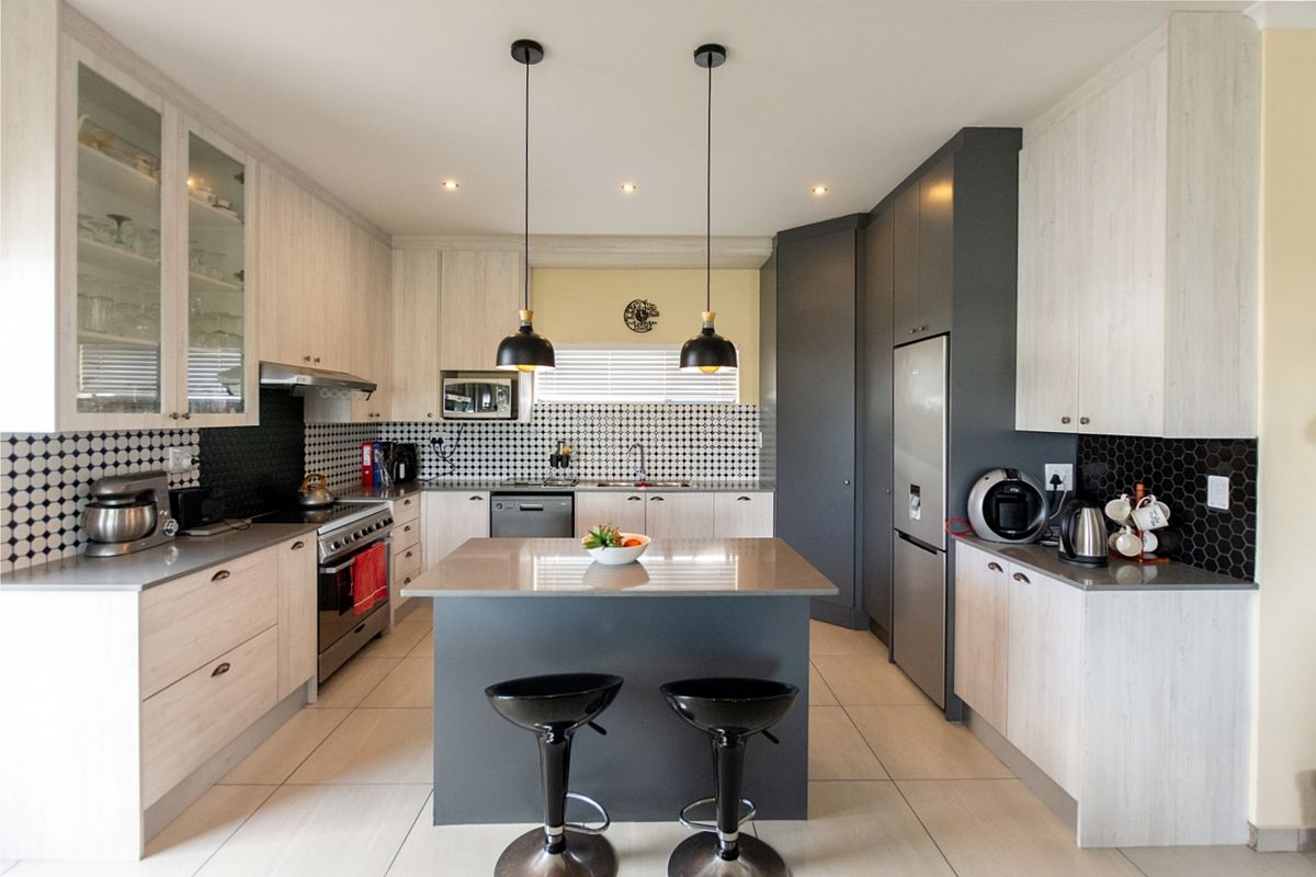 House For Sale In Velddrif - Photo 2