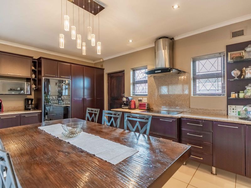 Prime Berea West Level Family Home. Dual Living Option & Development Potential! - Photo 8