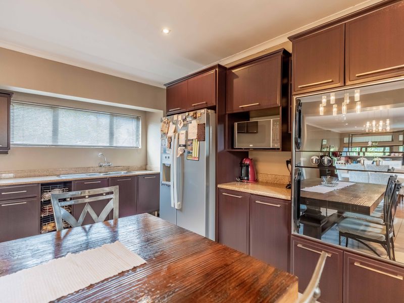 Prime Berea West Level Family Home. Dual Living Option & Development Potential! - Photo 9