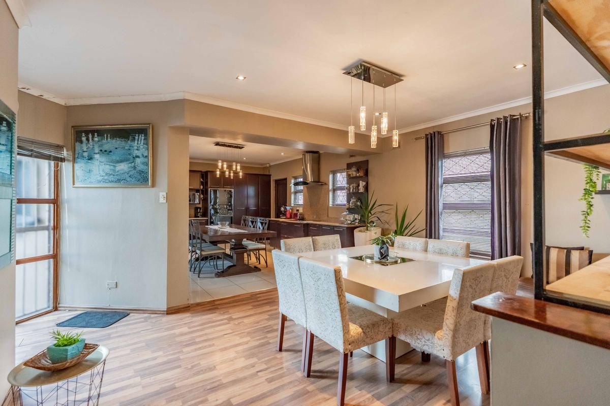 Prime Berea West Level Family Home. Dual Living Option & Development Potential! - Photo 3