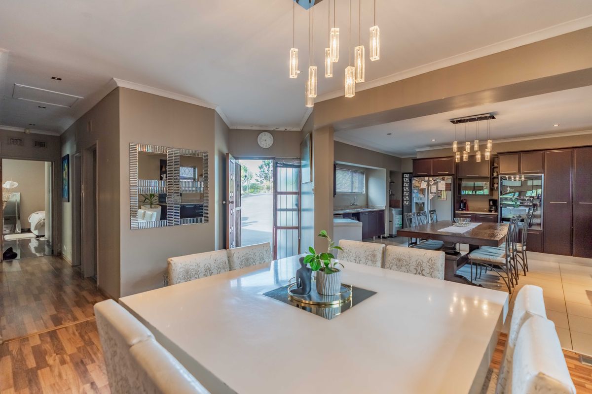 Prime Berea West Level Family Home. Dual Living Option & Development Potential! - Photo 4