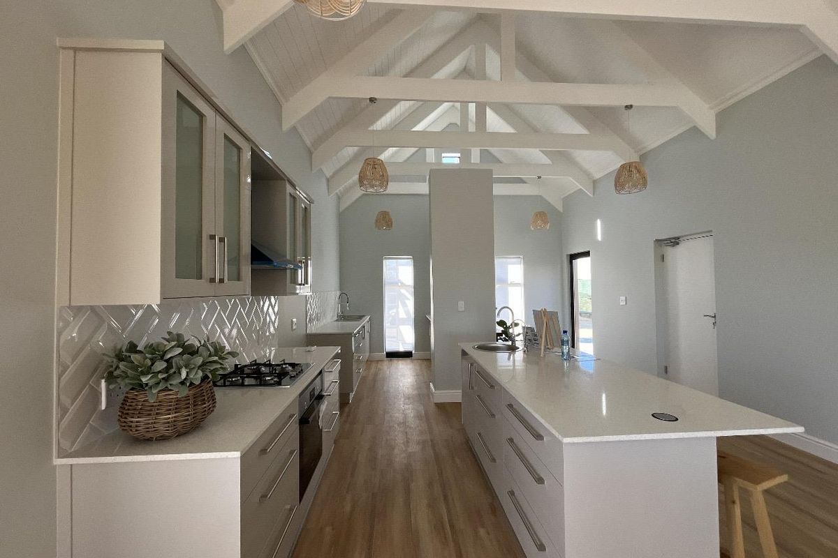 Where Luxury Meets the Fairway | Designer Living in Mount Royal Golf Estate - Photo 2