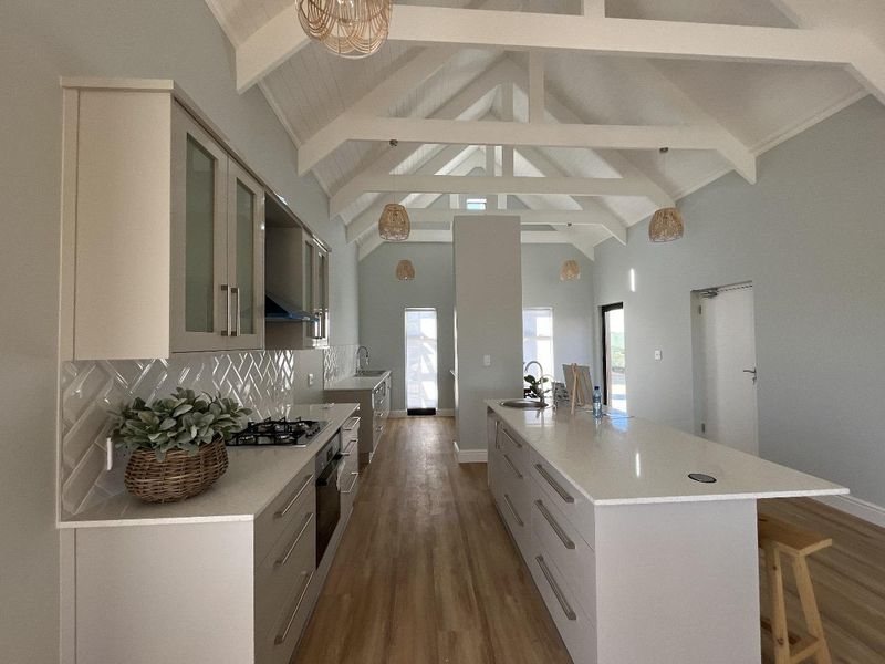 Where Luxury Meets the Fairway | Designer Living in Mount Royal Golf Estate - Photo 2
