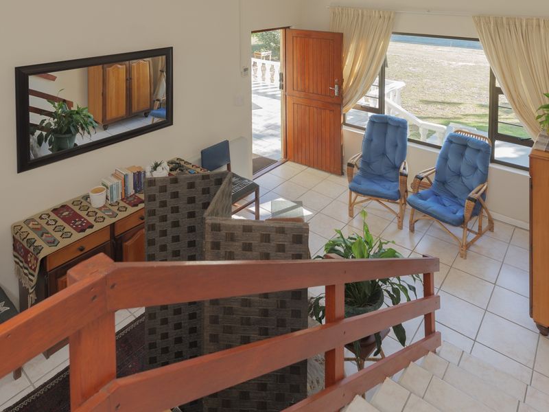 Spacious Coastal Retreat in the Heart of Struisbaai - Photo 7