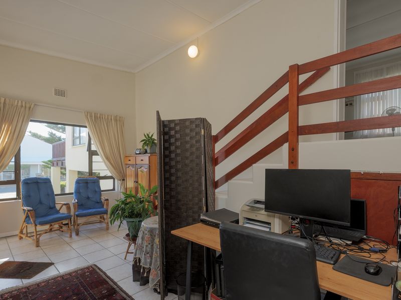 Spacious Coastal Retreat in the Heart of Struisbaai - Photo 6
