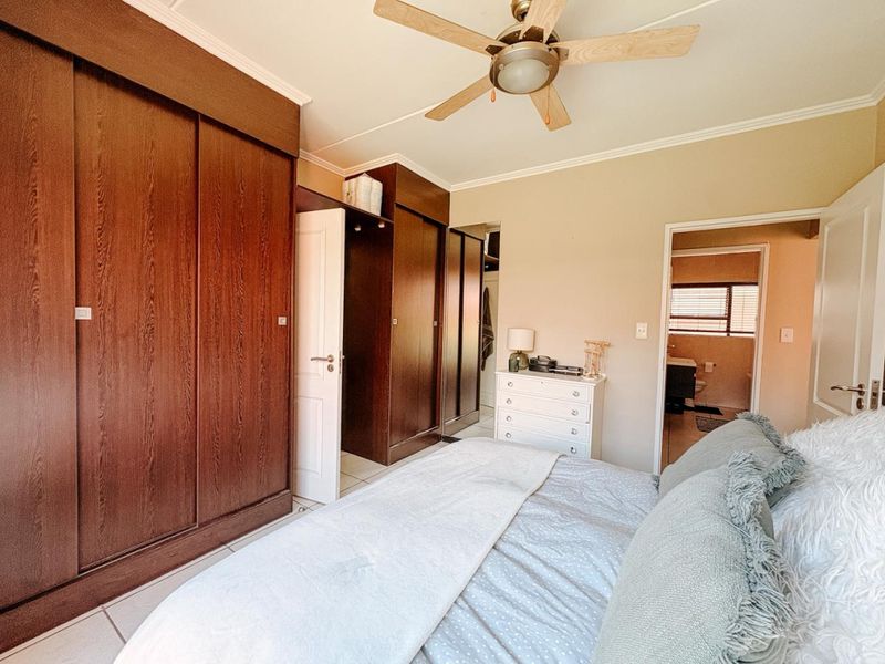Modern Pet Friendly 2 Bedroom Apartment with Private Garden - Photo 10