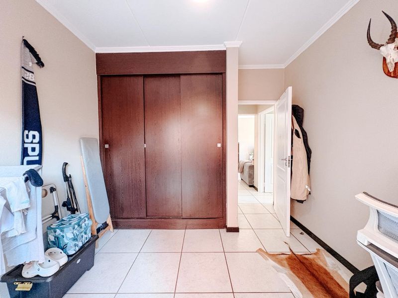 Modern Pet Friendly 2 Bedroom Apartment with Private Garden - Photo 8