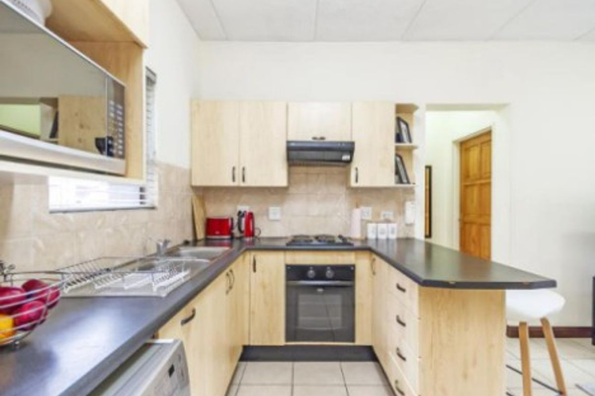 Lock-Up-and-Go 1-Bedroom Apartment with Private Balcony in Ferndale - Photo 3