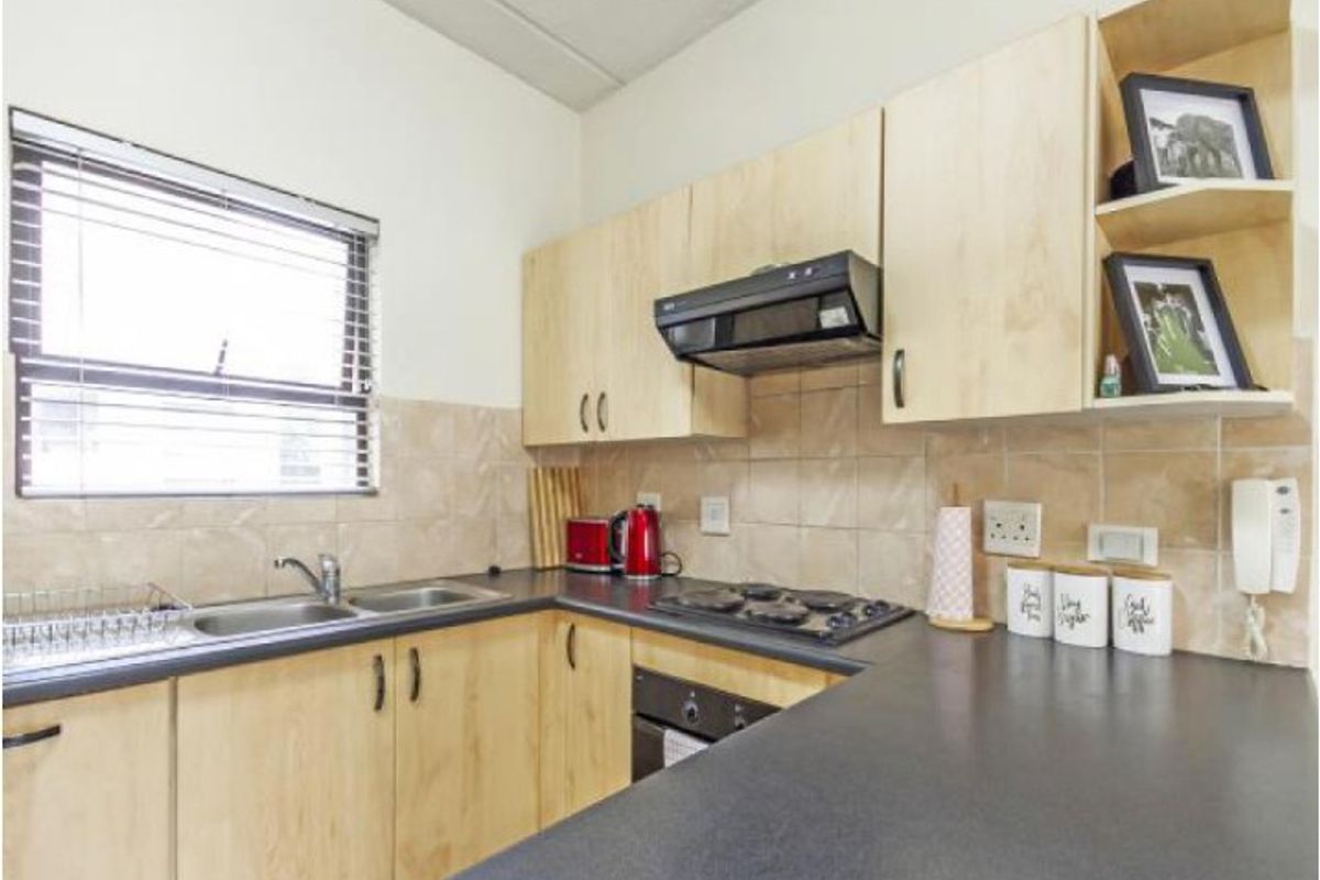 Lock-Up-and-Go 1-Bedroom Apartment with Private Balcony in Ferndale - Photo 5