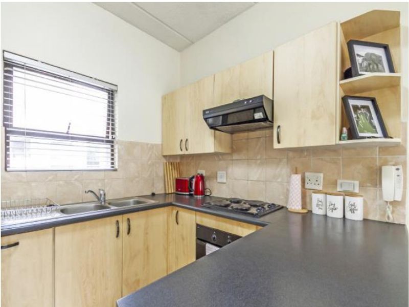 Lock-Up-and-Go 1-Bedroom Apartment with Private Balcony in Ferndale - Photo 5