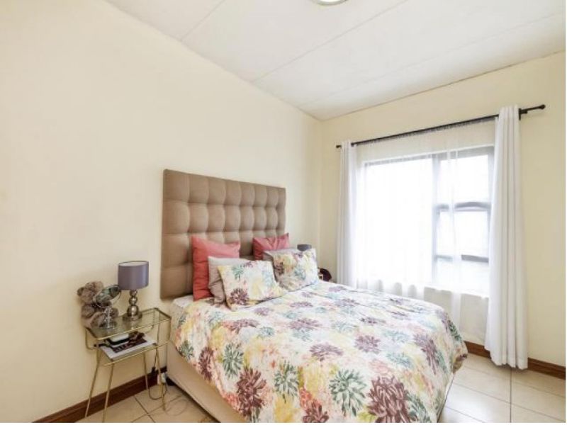 Lock-Up-and-Go 1-Bedroom Apartment with Private Balcony in Ferndale - Photo 9