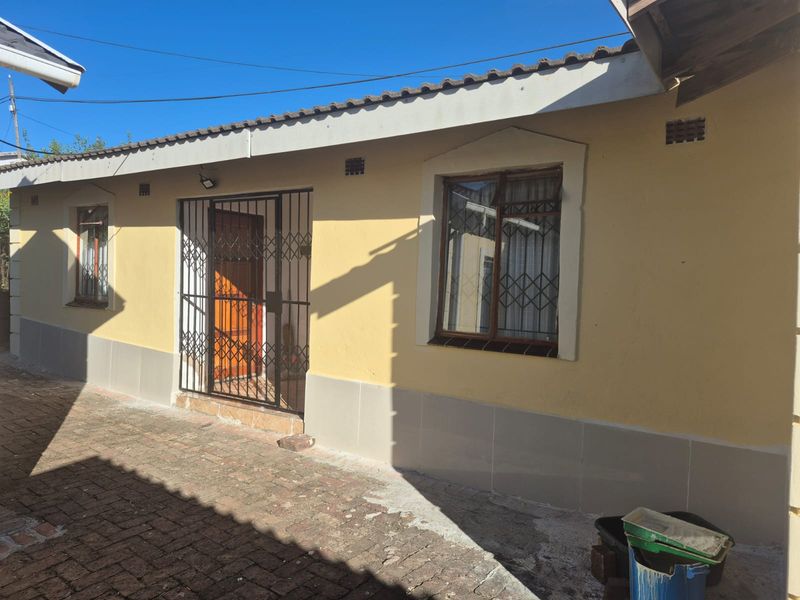 Secure 3 Bedroom Family Home with Flatlet in Imbali - Photo 3