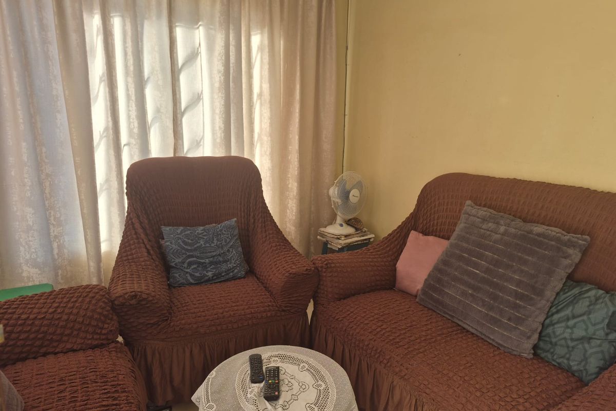 Secure 3 Bedroom Family Home with Flatlet in Imbali - Photo 4