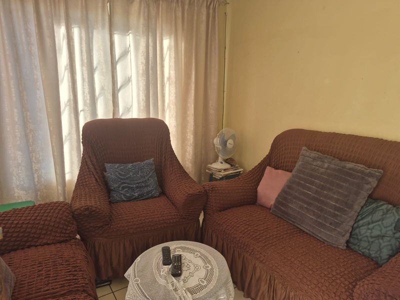 Secure 3 Bedroom Family Home with Flatlet in Imbali - Photo 4