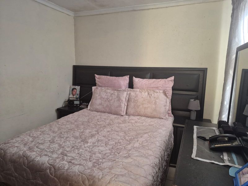 Secure 3 Bedroom Family Home with Flatlet in Imbali - Photo 8